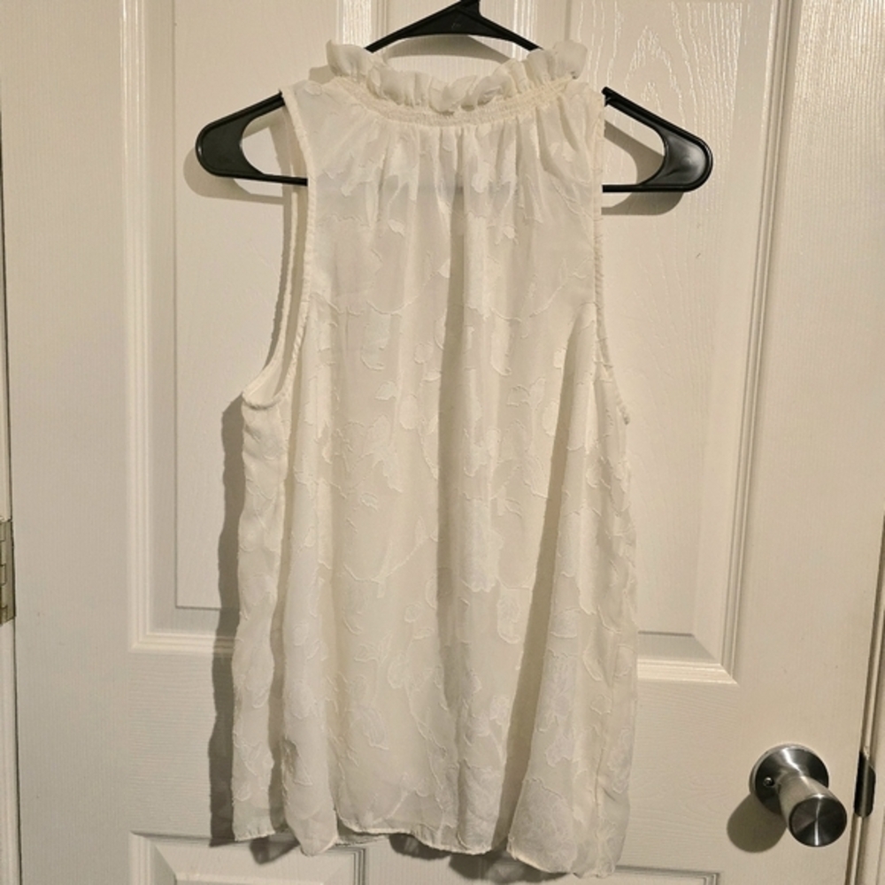 Michael Kors Women's White Sleeveless Floral Ruffle Blouse. Size Small